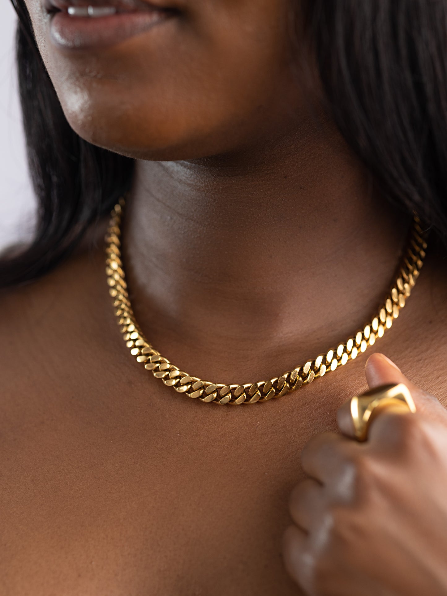 CUBAN LINK CHAIN 18K GOLD modelled picture, styled with gold ring