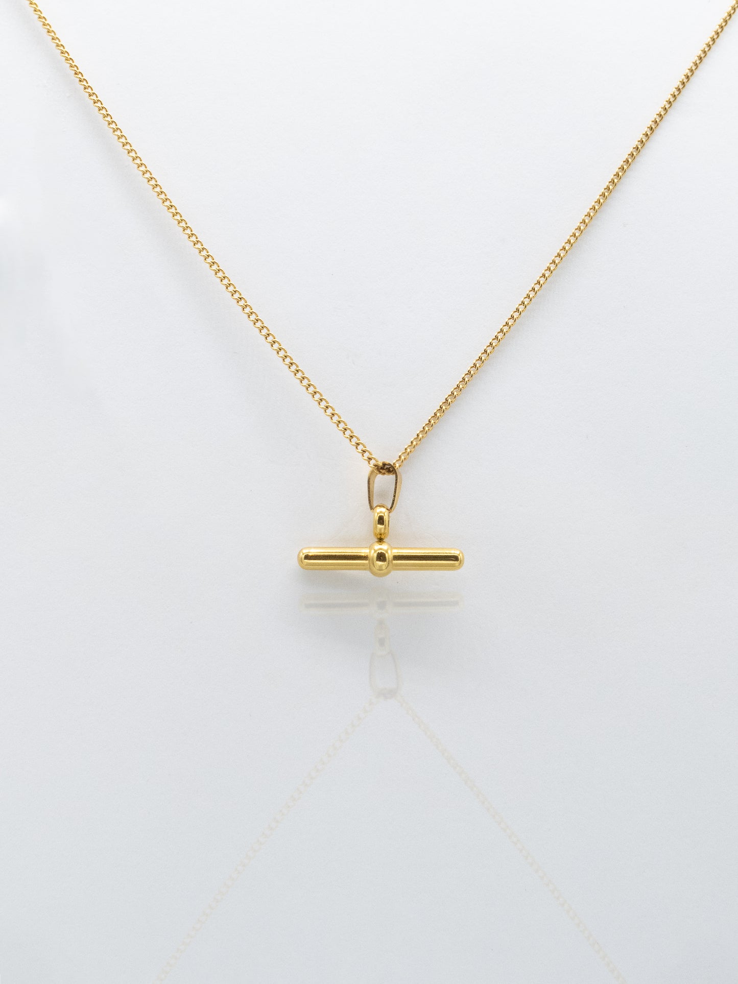 Omni Jewellery, gold PVD plated jewellery, gold necklace close-up image 