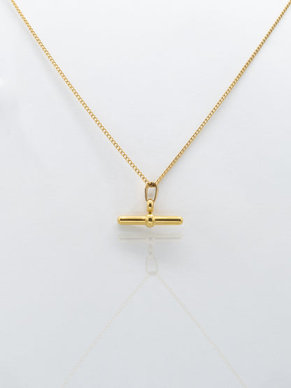Omni Jewellery, gold PVD plated jewellery, gold necklace close-up image 